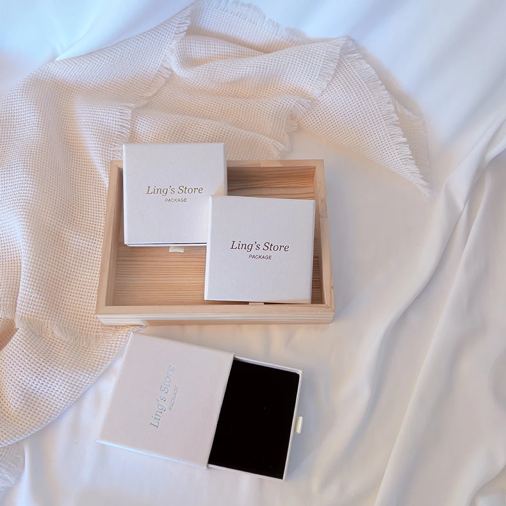 

100Pcs Custom Logo Jewelry Gift Box 6x6cm 7x7cm 8x8cm 9x9cm 10x10cm Earrings Rings Necklace Bracelet Brooch Keychain Paper Case