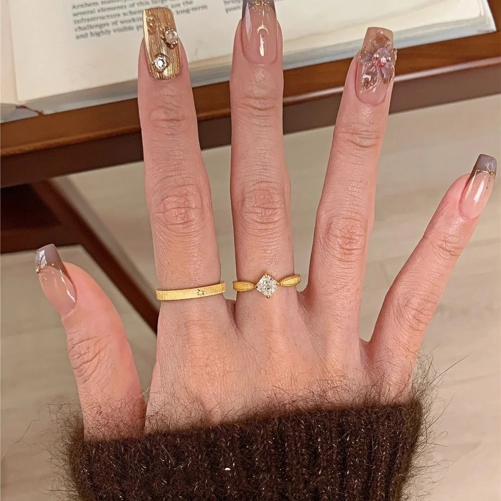 Retro-Ring aus Legierung in Goldfarbe, schlichter, quadratischer Kristall-Zirkon-Stern-Ring für Damen, trendiger Schmuck und Accessoires – Detail 2