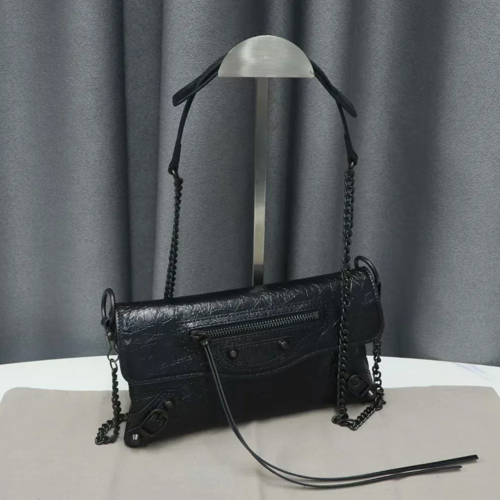 2026 New Model Spice Girl Locomotive Wind Chain Small Square Bag Genuine Leather Messenger Texture Unique Fashion Clutch Bag
