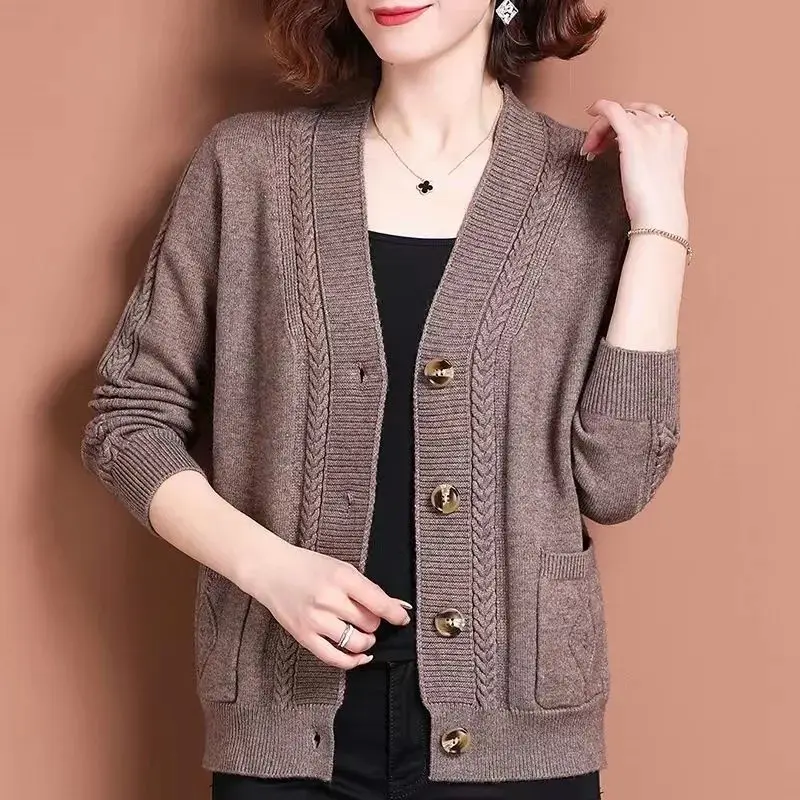 Fashion V-Neck Knitted Button Pockets Cardigan Sweater Women\'s Clothing 2022 Autumn New Oversized Casual Tops All-match Coat