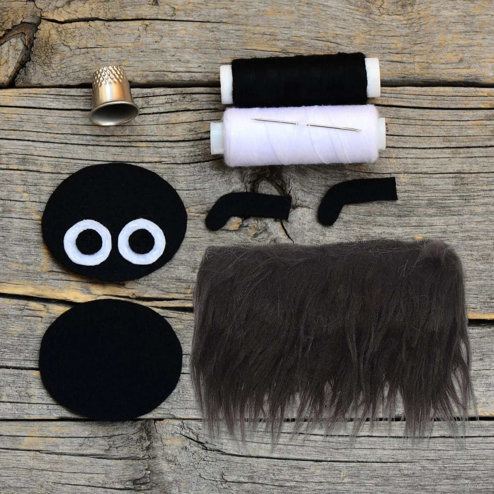 

4Pcs Acrylic Polyester Faux Fabrics Strips Soft Touch DIY Craft Decor Gnome Beard Faux Fabric Sewing Costume Accessories