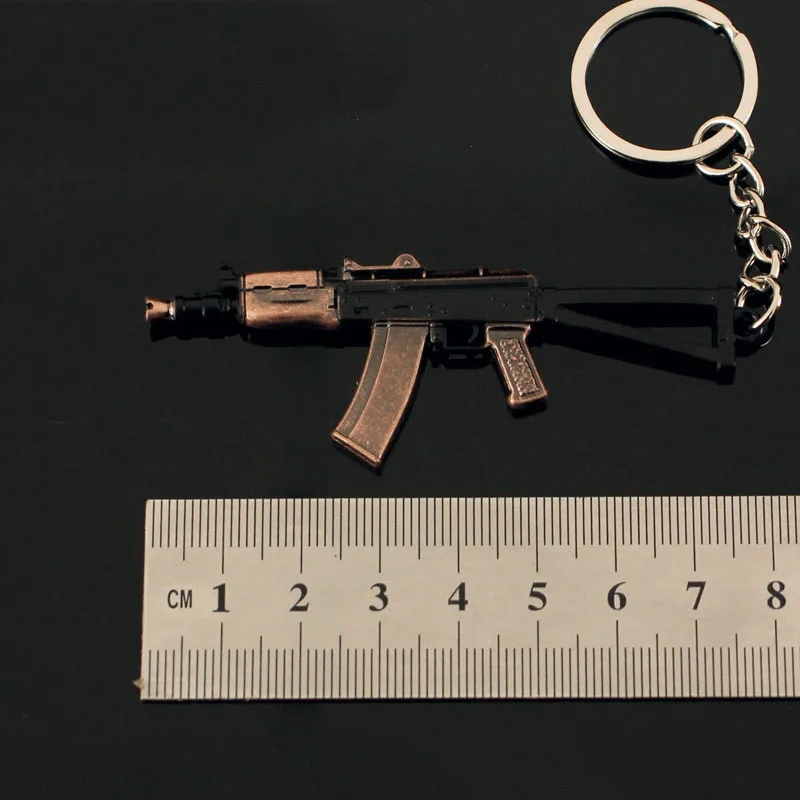 8cm Mini Pistole Modell Schlüssel bund aks74u Modell Schmuck Waffe Metall Anhänger Schlüssel anhänger Chaveiro Tasche Auto Schlüssel halter Geschenk für Kinder Männer