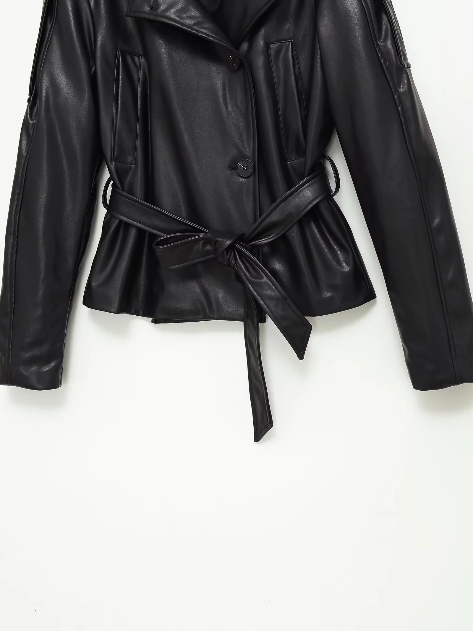 เสื้อแจ็คเก็ตหนังเทียมทรงเข้ารูป แขนยาว ปกเสื้อแบบปกเชิ้ต ติดกระดุมแถวเดียว มีเข็มขัด สไตล์ลำลอง เรียบง่าย แฟชั่นใหม่สำหรับผู้หญิง ฤดูใบไม้ร่วง UNIZERA2025