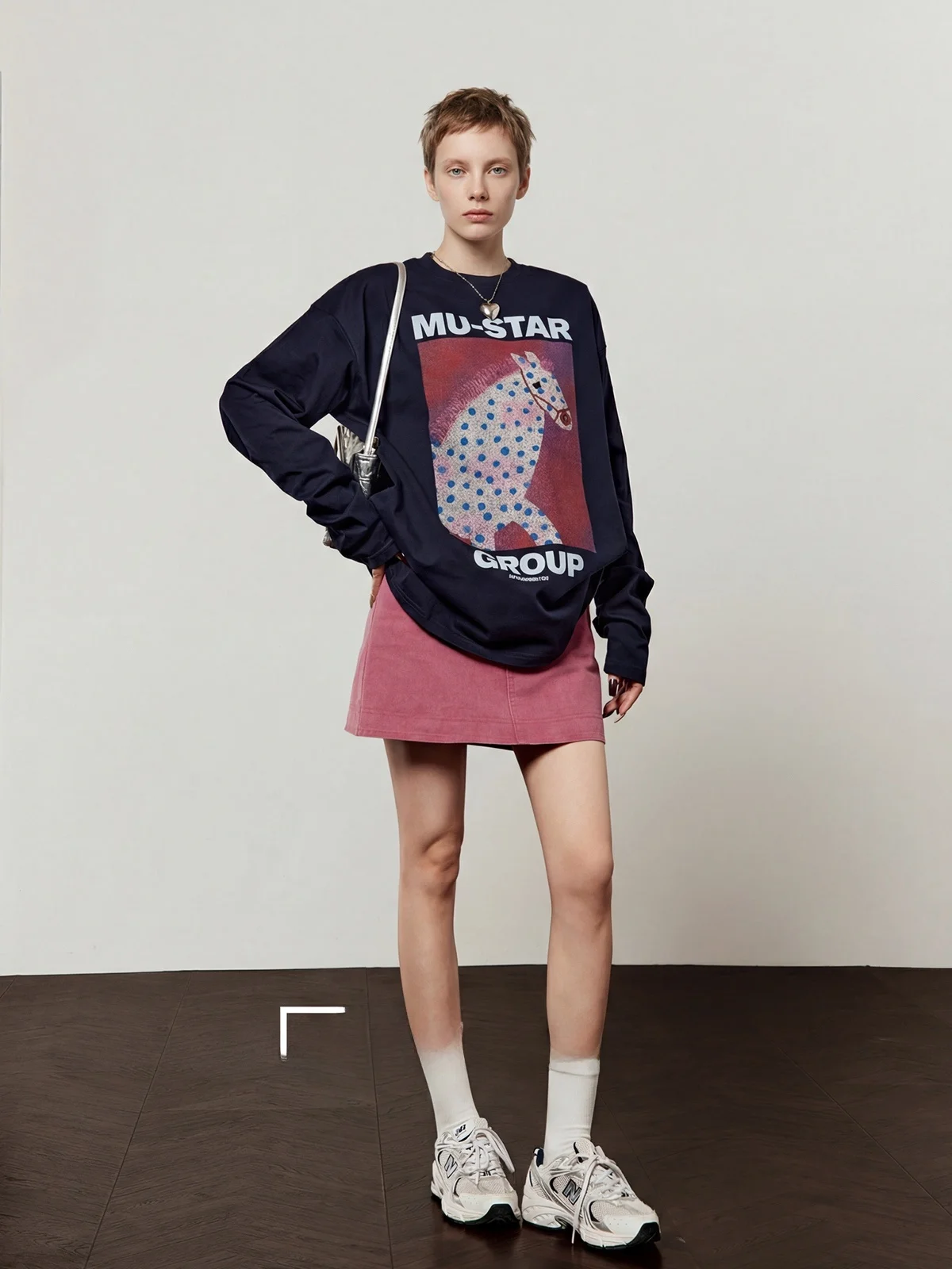 

Loose Fit round Ne Long Sve Bla T-irt Women's Spring New Sle Commute Printed Casual Faion Top Ladies Tee