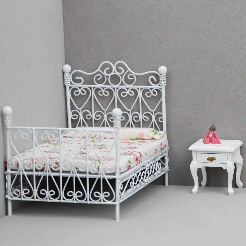 1:12 Dollhouse Mini Double Bed Home Bedroom Furniture Toy Gift Living Room Furniture Model Beautiful Handmade Iron Toy