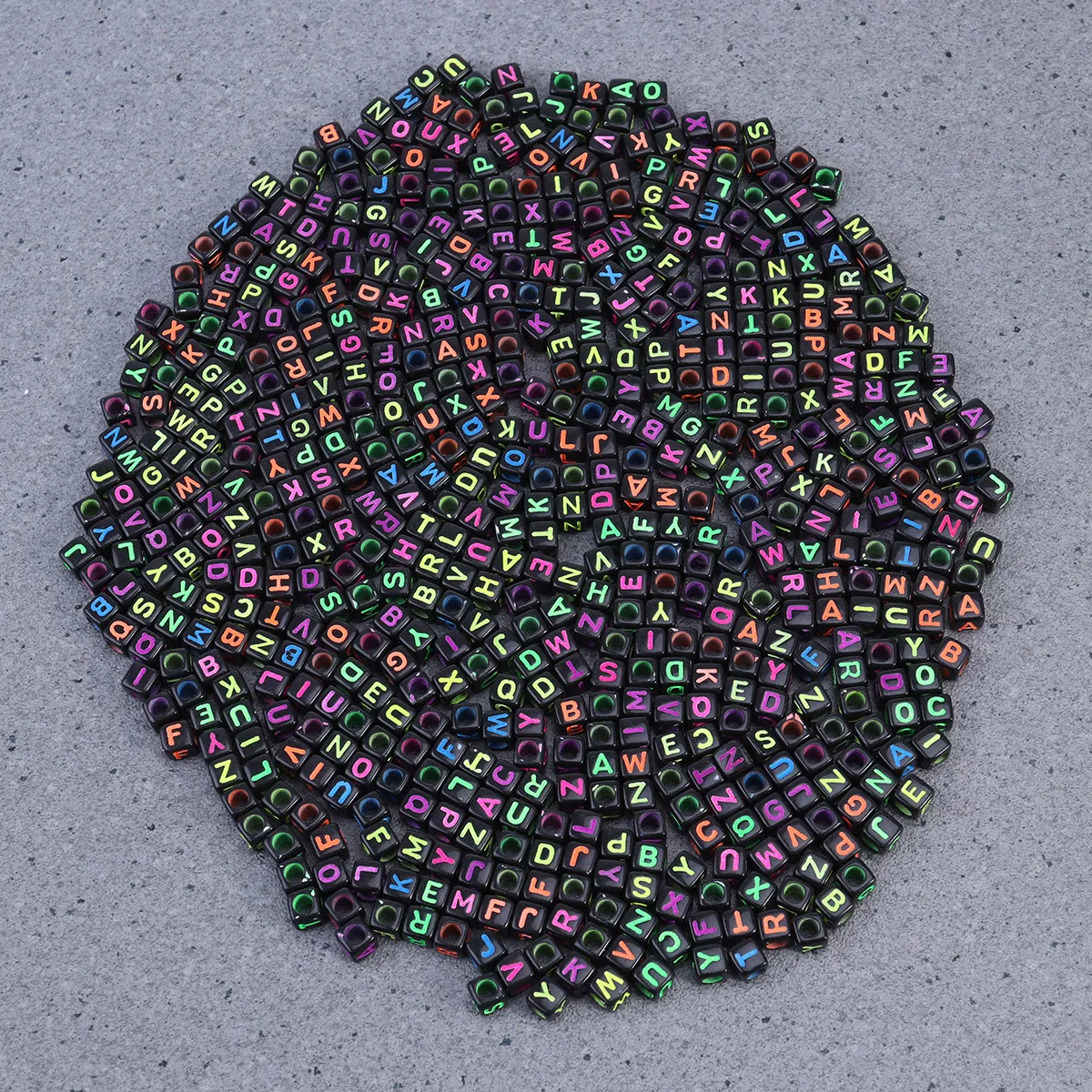 600Pieces 6x6mm Acrylic Cube Letter Beads A- DIY Craft Beads for Name Jewelry Making Educational Projects Teacher's Day