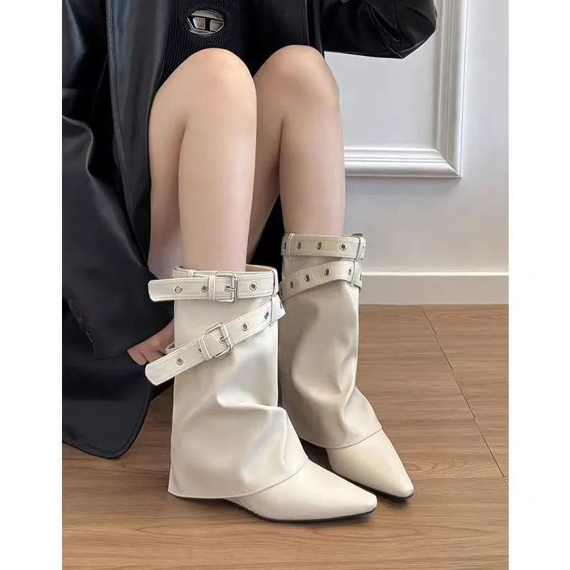 ヨーロッパとアメリカのハイヒールブーツ、女性用ポインテッドトゥ、秋のファッション、ベルトバックル、リベット付きパンツ丈チューブブーツ