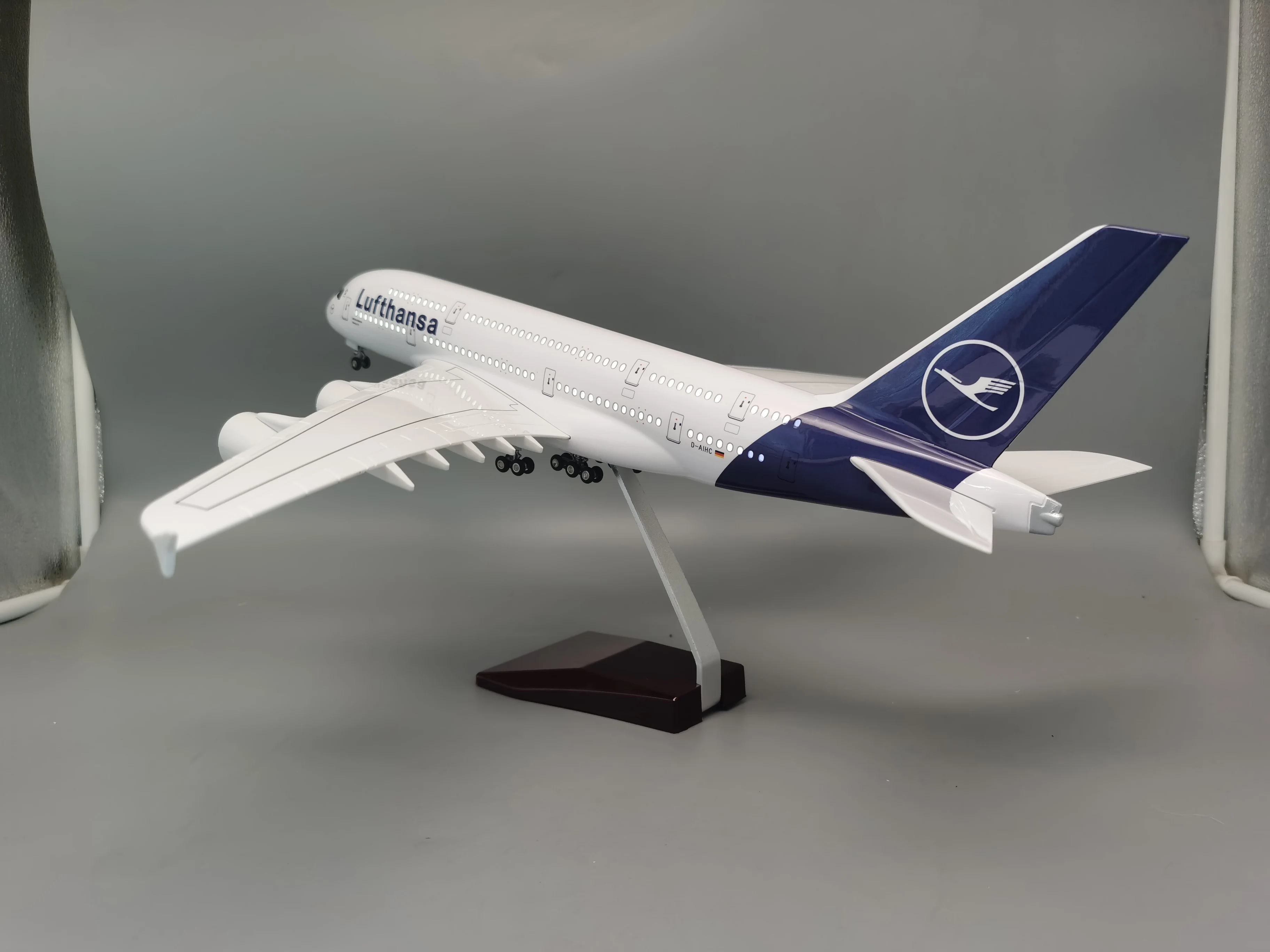 New 1/160 Scale 46CM Airplane A380 Lufthansa Airline Model Light and Plastic Resin Plane For Collection-New Painting Airbus A380