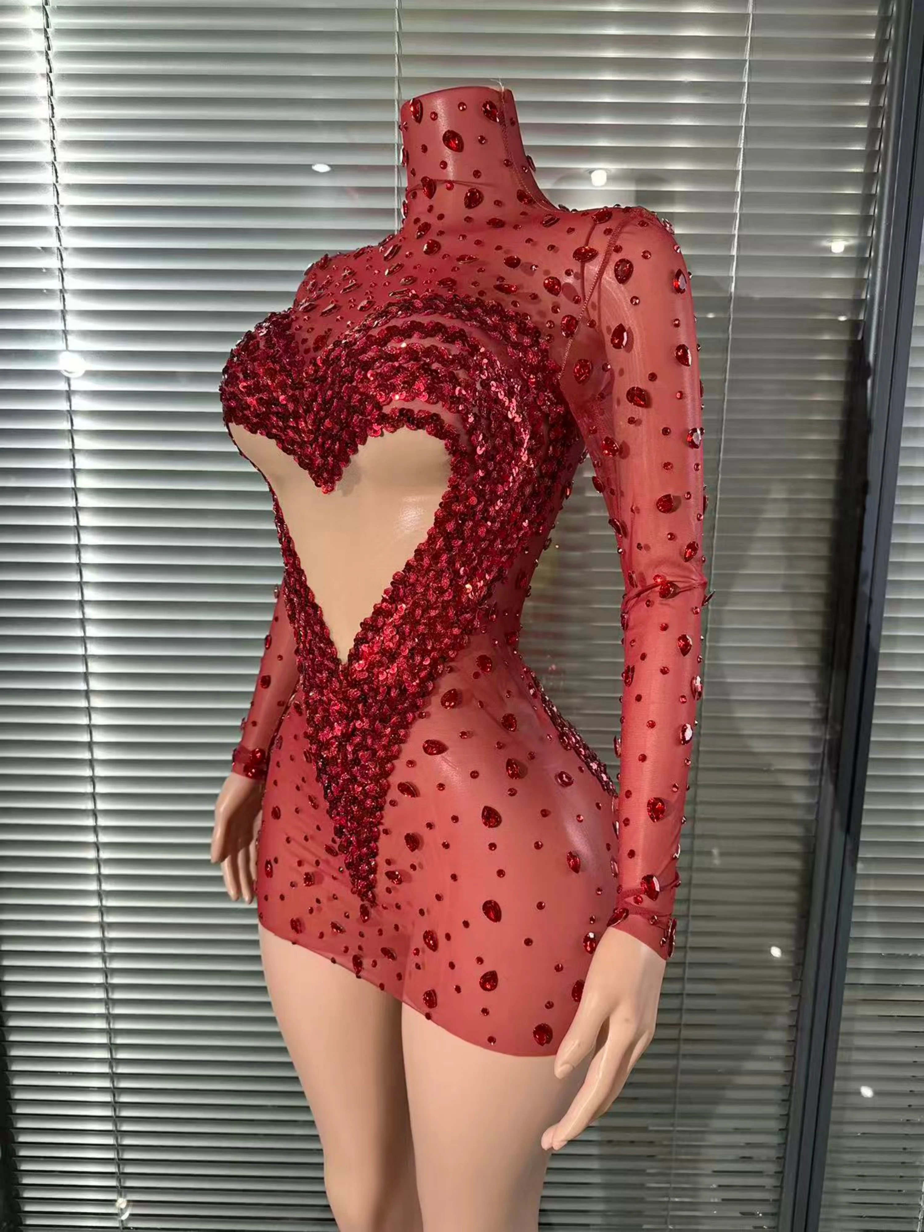 Robe à paillettes rouge séduisante pour femmes, maille transparente, manches longues, décoration perlée, fête, Date, thème, événement, tenue élégante