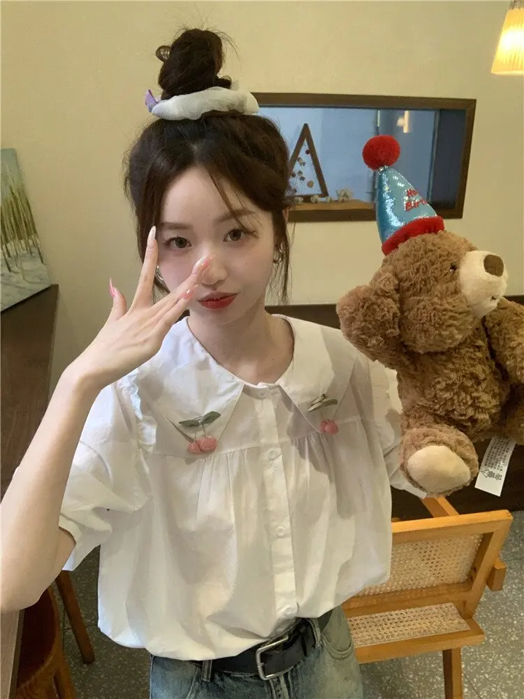 

Fashionable Sweet Versatile White Short Sleeve Doll Collar Shirt Women's Spring 2026 French Style Loose Fit Button Detail