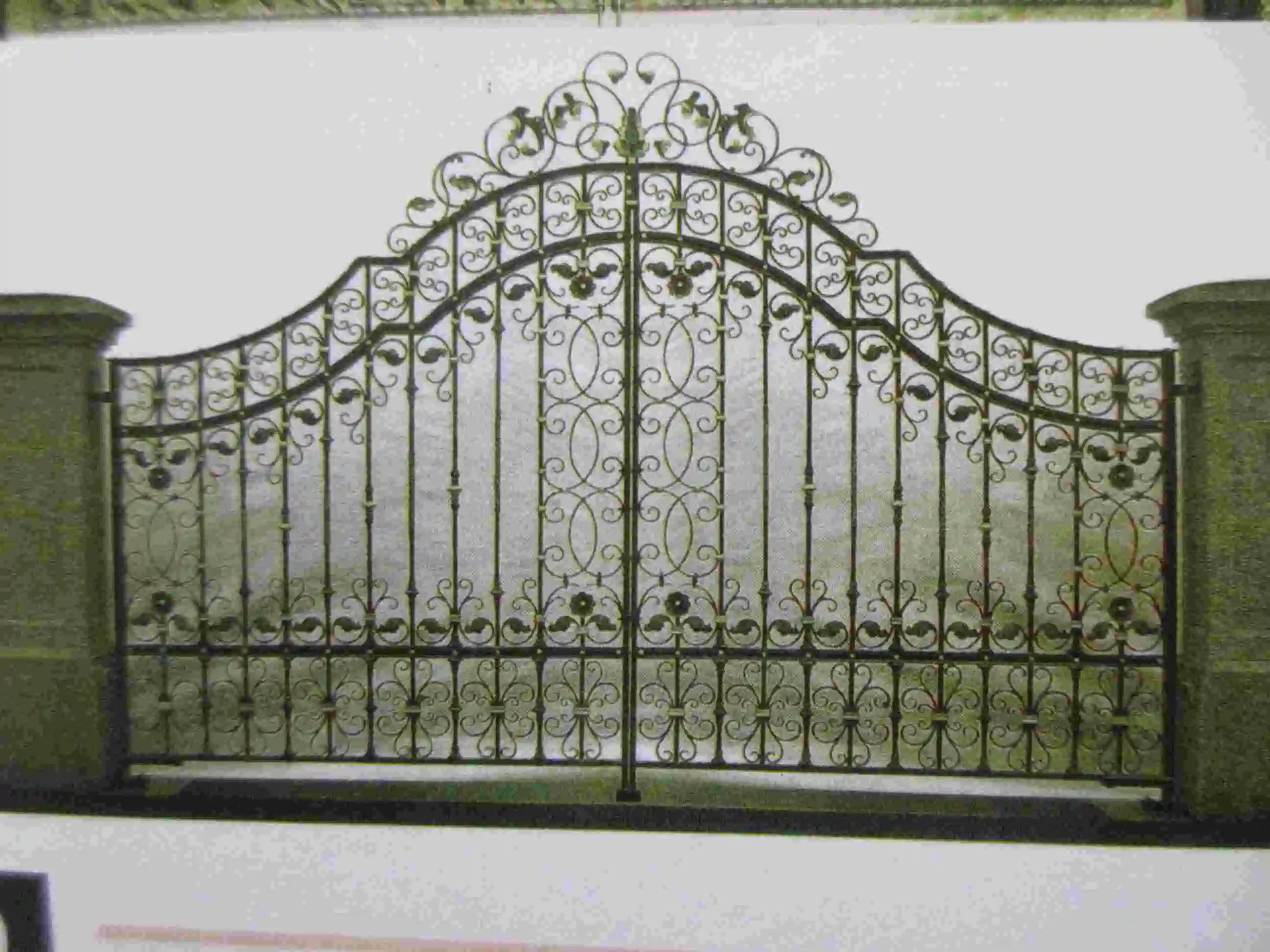 Luxury Wrought Iron Driveway Gate European Luxury Arched Wrought Iron Villa Gate with Golden Scroll Ornaments