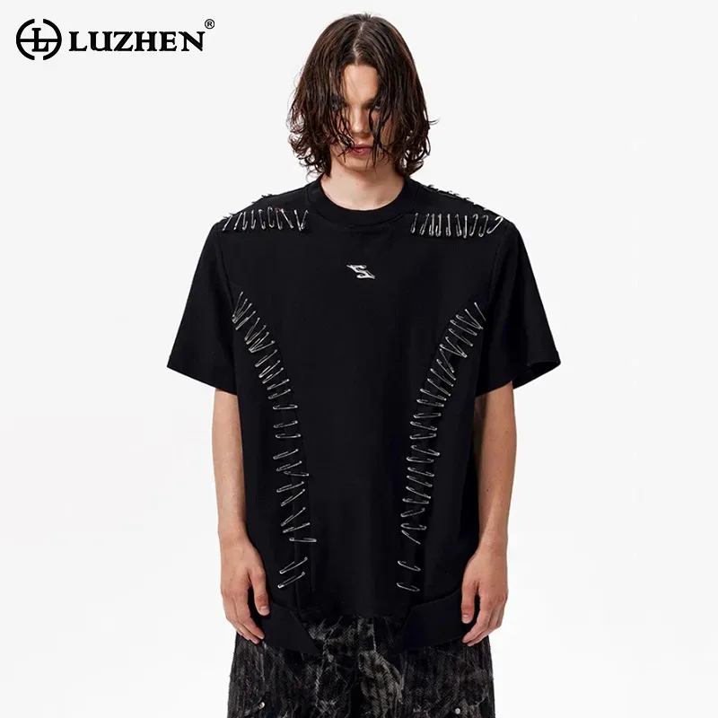 

LUZHEN 2025 New Personalized Metal Pin Decorate Shoulder Pad T-shirts Men's Trendy Summer Streetwear Short Sleeve Tops JY1906