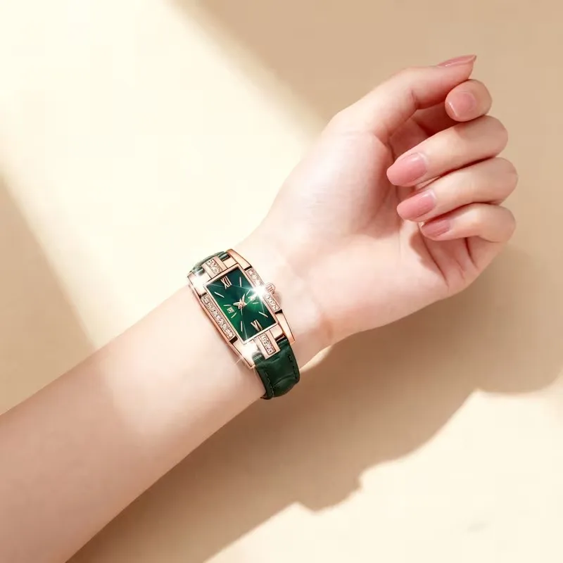1-piece ladies' watch with a fashionable square dial and matching color band (no packaging box)