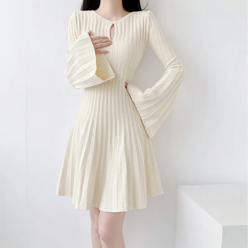 

Korean Casual Knitted Sweater Dresses Autumn/Winter Women' Dress 2024 New Hollow Full Flare Sleeves Bottoming Mini Pleated Dress