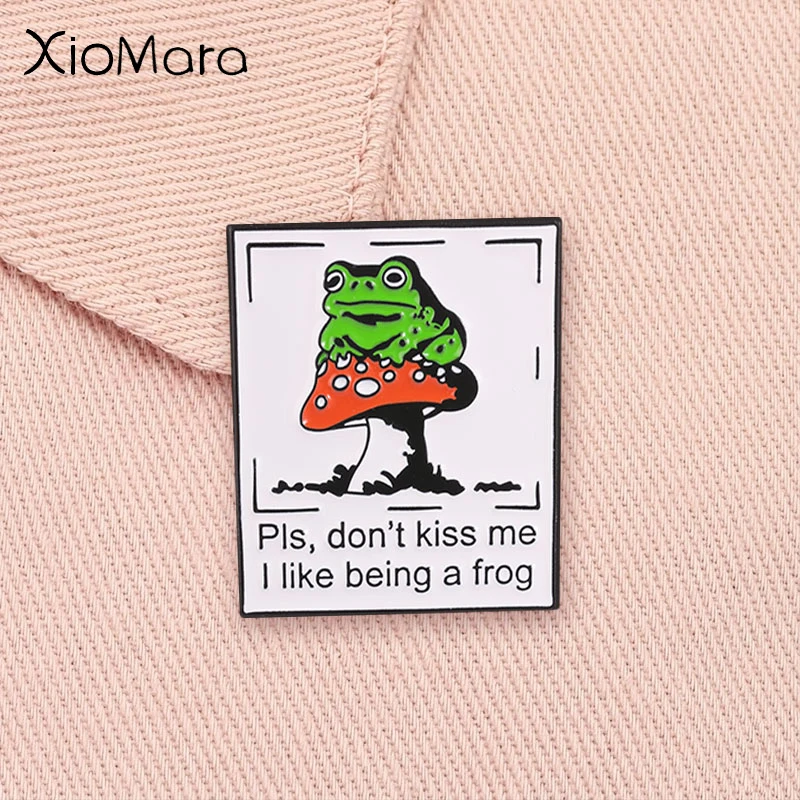 Funny Fairy Tale Reverse Enamel Badge Pls Don’t Kiss Me I Like Being A Frog Cartoon Forest Mushroom Green Frog Pins Jewelry Gift
