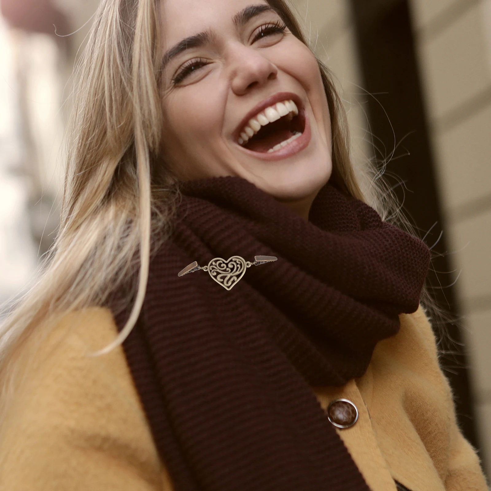 

4pcs Scarf Buckle Heart Design Metal Shawl Clip For Cardigan Collar Dressing Accessory Fashionable Clothes Decoration