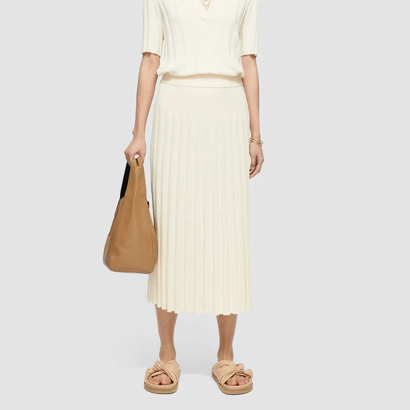 

Spring and Summer New British Minimalist Knitted Skirt