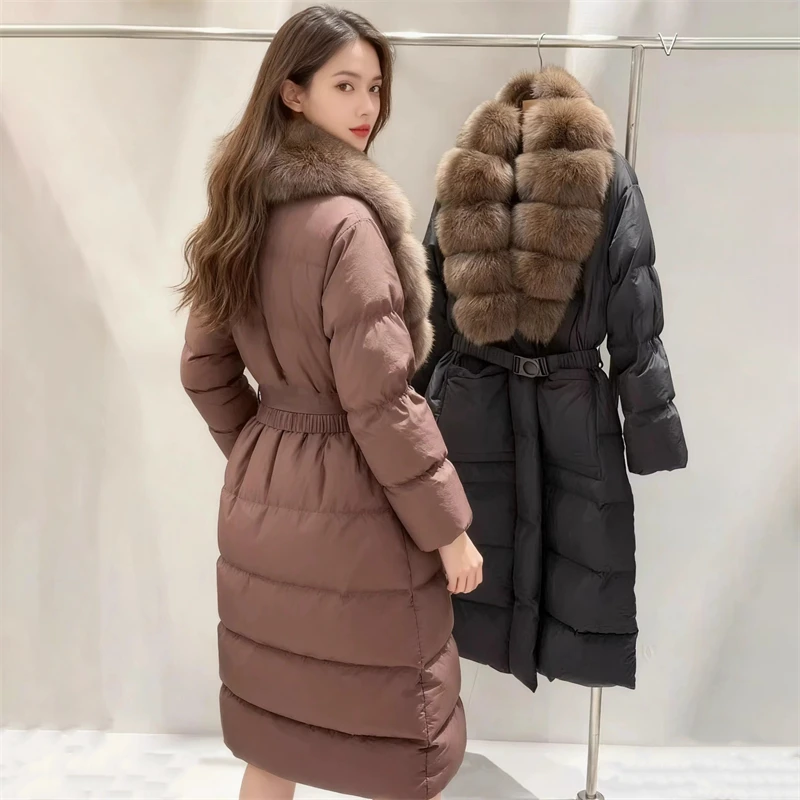 2025 Inverno delle nuove donne grande collo di pelliccia di volpe addensato caldo al ginocchio piumino d'oca moda di alta qualità piumino di media lunghezza