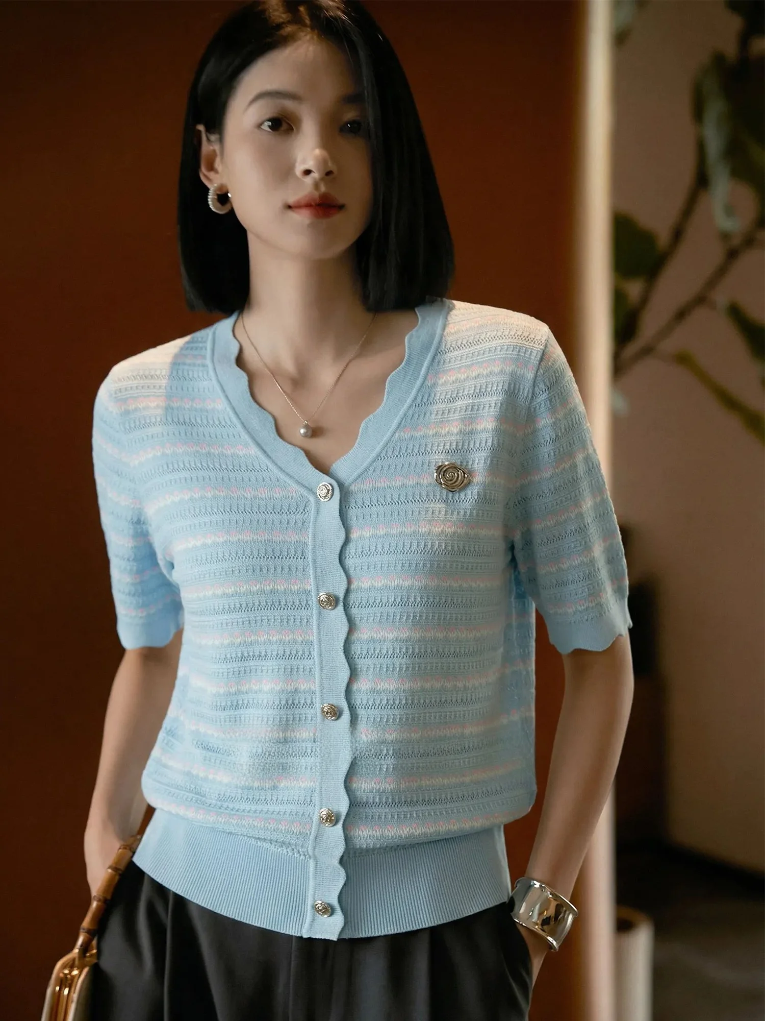 

Slim Fit Stripe Knit Top V Neck Short Sleeve T Shirt Women Summer Blue Versatile Casual Knitted Wear for Daily Outfit