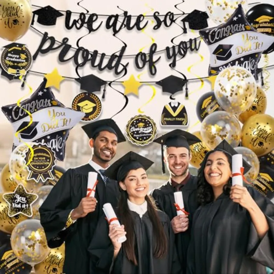 زينة التخرج فئة 2025 بالونات التخرج باللونين الأسود والذهبي مع دوامة معلقة نحن فخور جدًا بك راية Congra