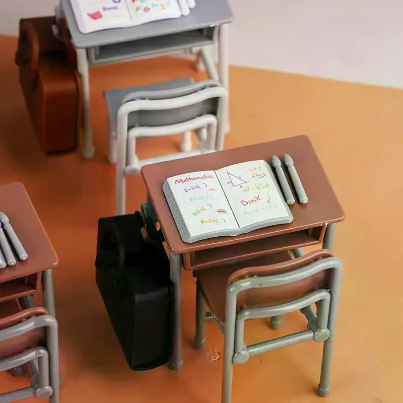 1Set Mini Schule Schreibtisch Tafel Stuhl Schulranzen Modell Für Puppe Haus Schule Möbel Dekor Puppenhaus Klassenzimmer Zubehör
