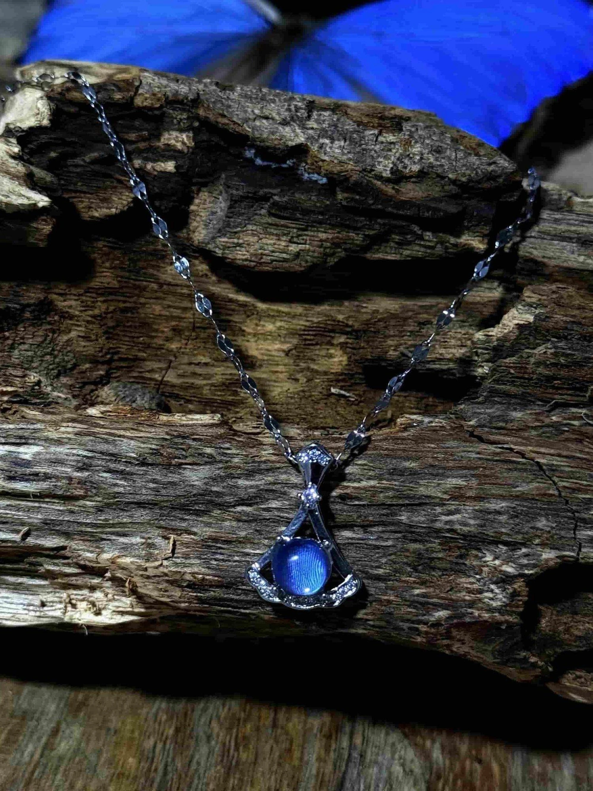 collana-artigianale-con-dettagli-blu-ideale-come-regalo-di-compleanno-per-coppie-confezionata-in-una-scatola-regalo-un-accessorio-alla-moda-di-shenwei