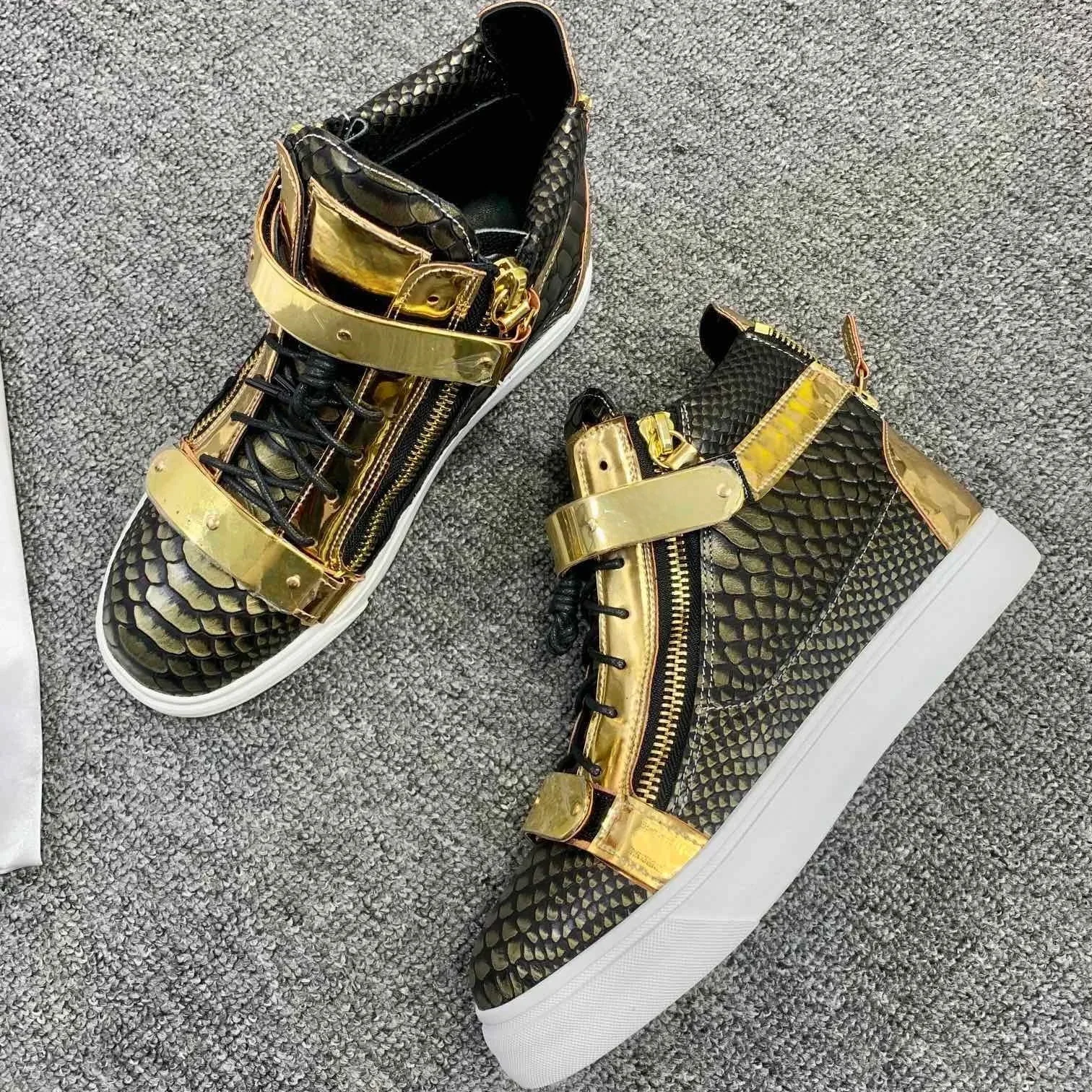 

Top Quality Classic Mens Casual Sneakers Women High-top Real Leather Tennis Luxury Brand Designer Unisex Sports shoes 0125