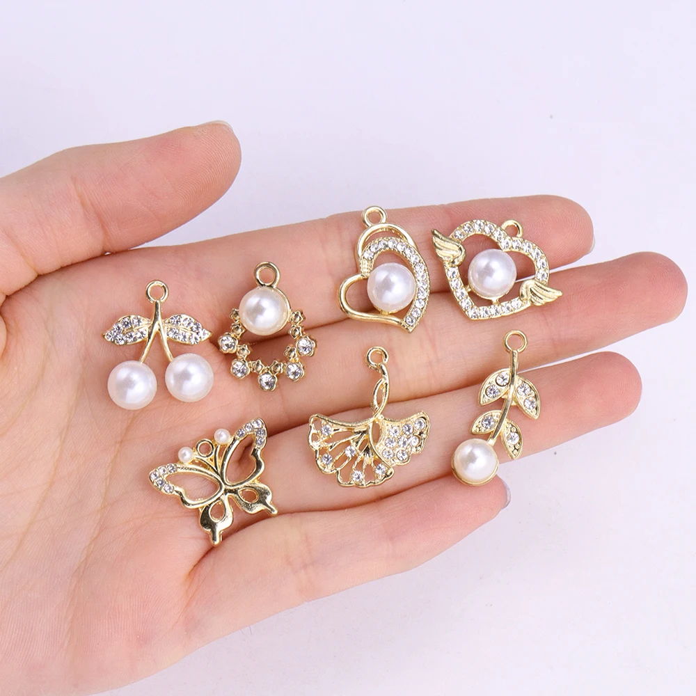 10 Stück verschiedene Stile Zirkonia Perle Legierung Charms für Frauen Mädchen Schmuck machen DIY Mode Herz Anhänger Halskette Ohrringe Craf