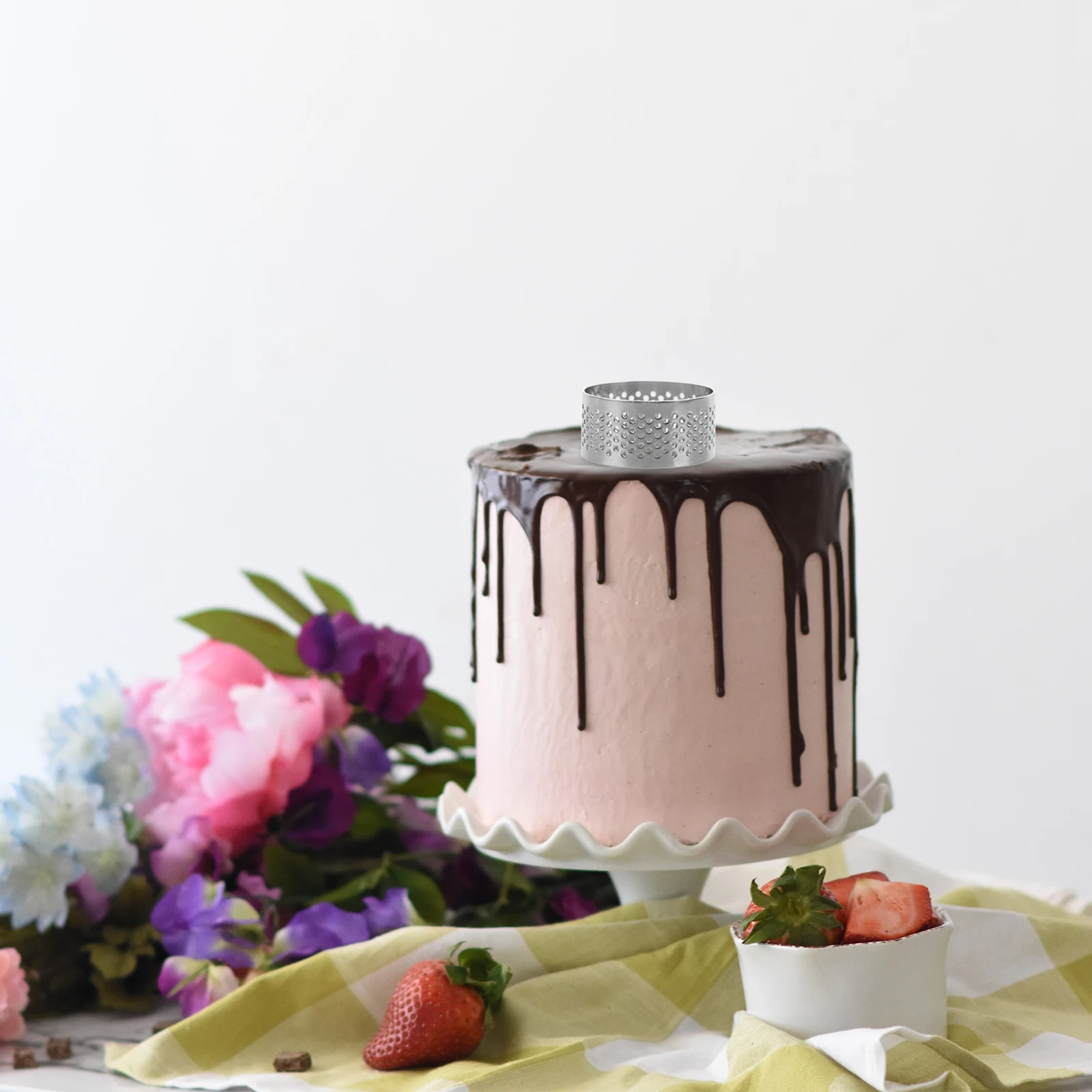 

10Pcs Stainless Steel Perforated Tart Ring Non-Stick Baking Mold Round Mousse Cake Ring Reusable Baking Tool for Dessert Cookies