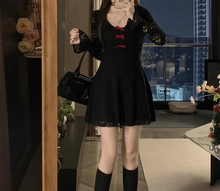 المرأة الخريف حجم كبير مثير جوفاء الدانتيل فستان بكم طويل U الرقبة جديد الصينية ضئيلة ألف خط الحد من العمر القوس قاع فساتين