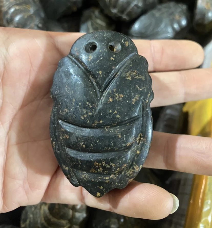 Hongshan culture black iron meteorite know hand piece antique  cicada pendant