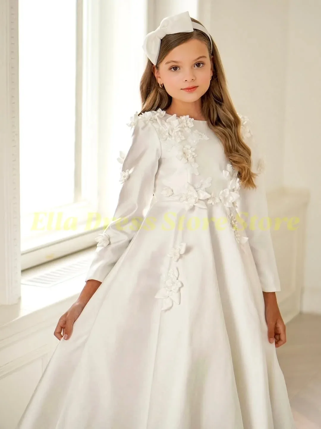 Großhandel Satin O-Ausschnitt Langarm-Kleid Rock Applikationen Blumenmädchenkleid für Hochzeitszeremonien Geburtstagsfeier Urlaub – Detail 1