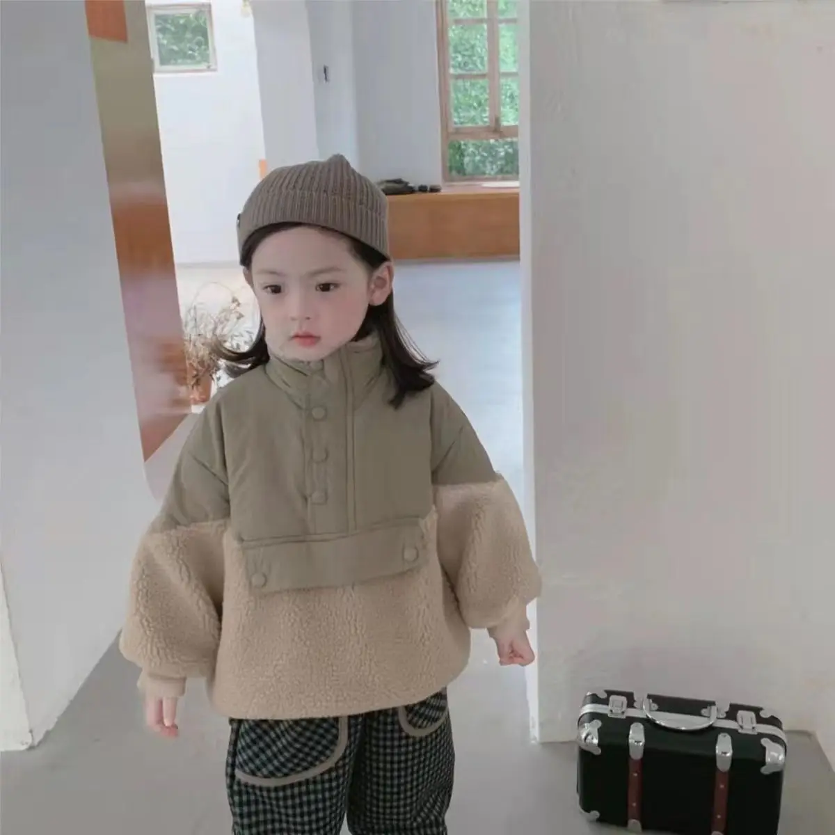 Parkas 2023 Childrens Clothing Children Clothing Winter Cotton Baby Loose Splicing Lambhair Plush Thickening Warm Coat