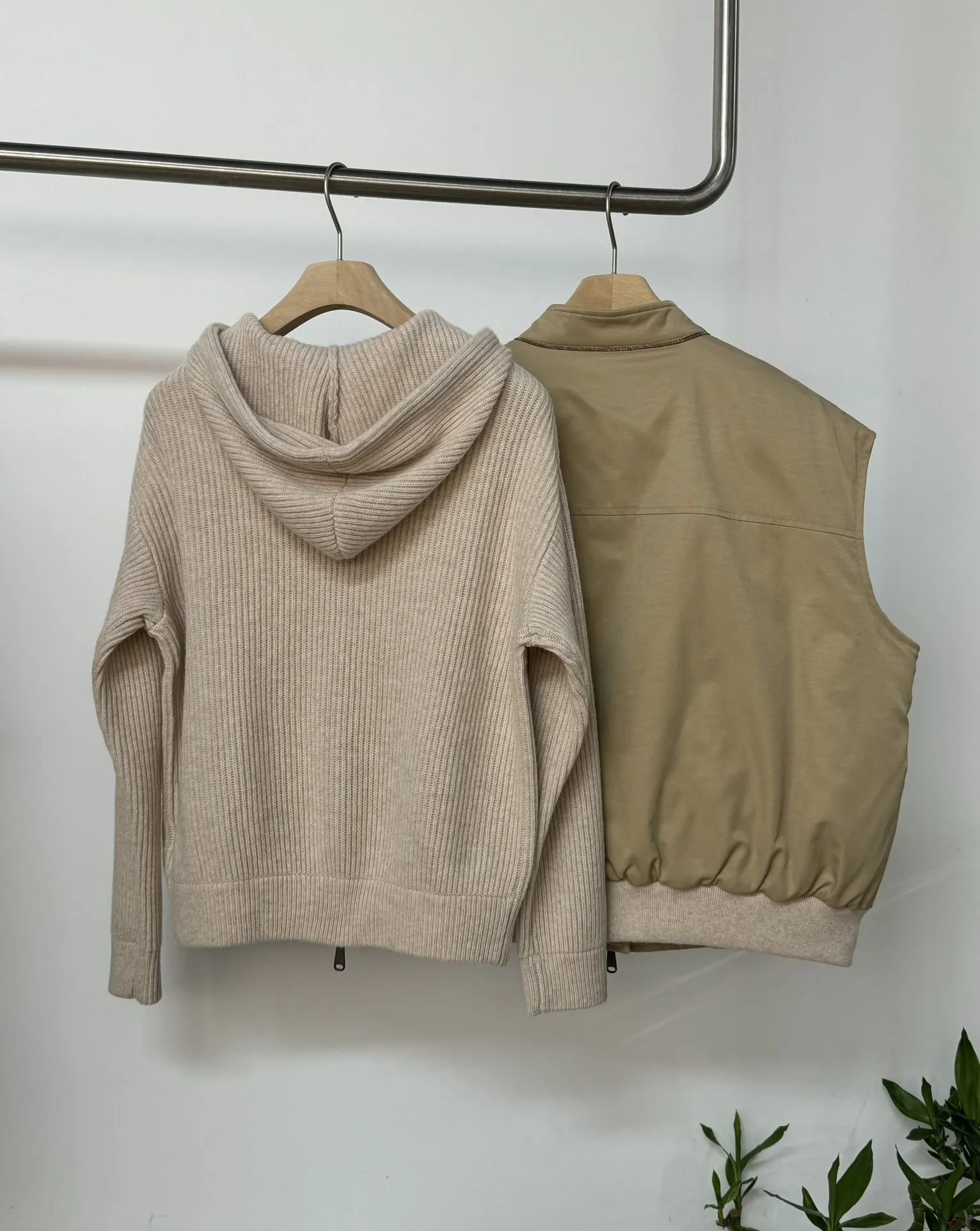 Setelan Dua Potong Jaket Bulu Angsa Berkualitas Tinggi Musim Gugur dan Musim Dingin 2025 dengan Tudung Kasmir Ukuran SML