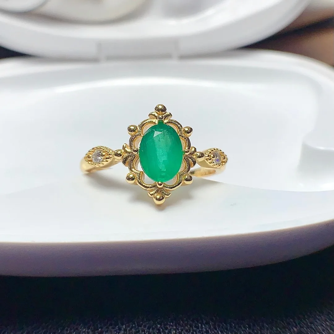 

Elegance Designer Design S925 Silver Ring Features A Natural Emerald Creating Filled Statement for Any Occasion