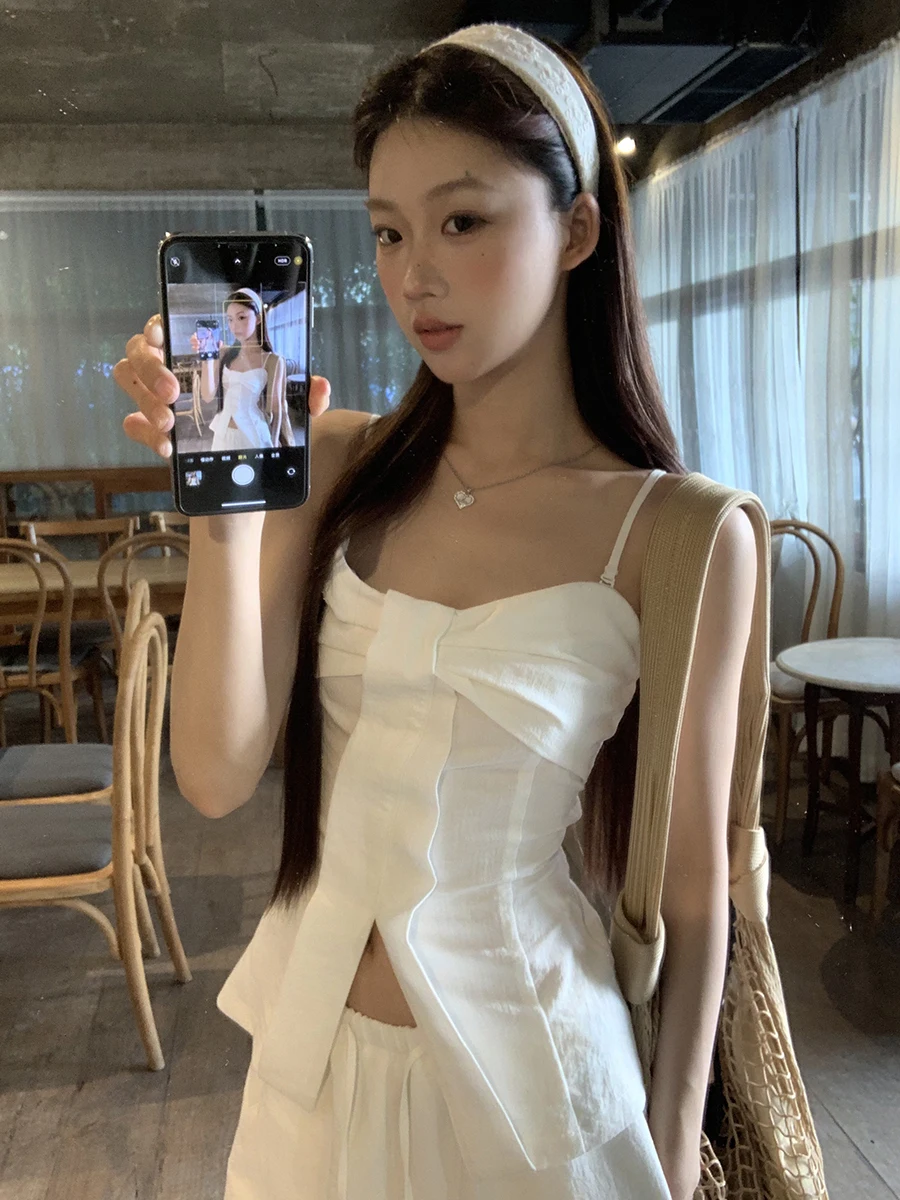 Red Celebri Studio Women's Strap Vest 2025 New Summer Outdoor Wear White Slim Hot Girl Chic Korean Sle Svel Top Women