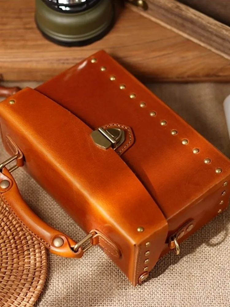 New Designer Women Rivets Handbag Vintage Office Ladies Messenger Bag Flap Totes Cowhide Genuine Leather Crossbody Shoulder Bag