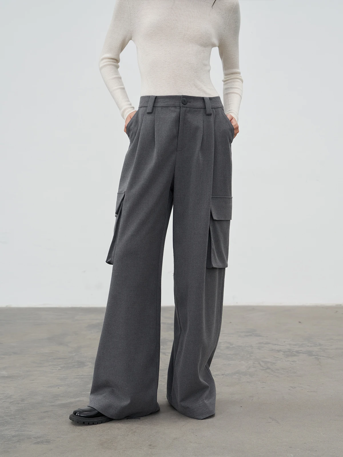 

Женские шерстяные брюки из твила Blank Label: Пушистые, из тонкопряденой ткани, широкие, в стиле рабочей одежды, осенне-зимняя новинка