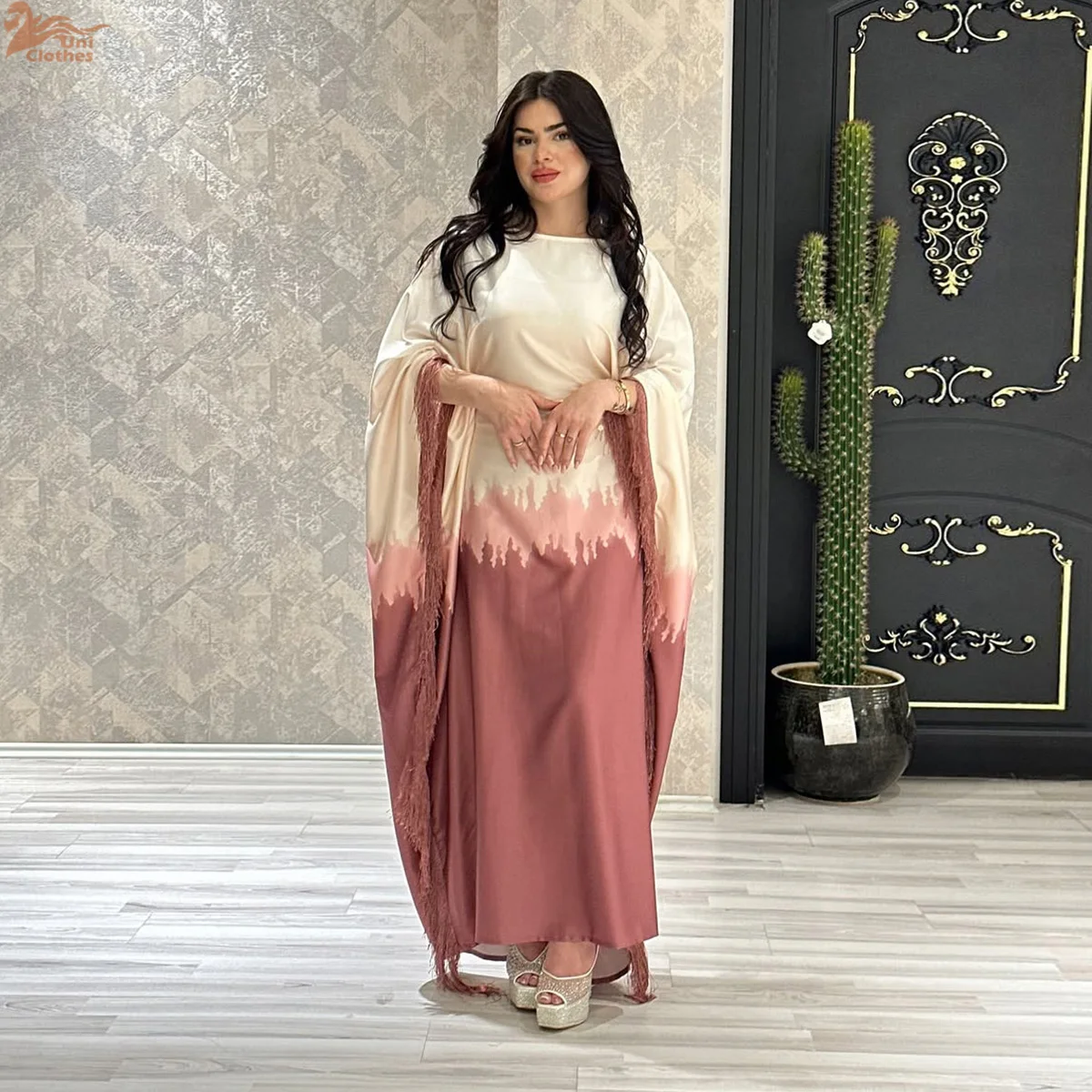 

Рамадан Ид Рукав «летучая мышь» Абая Дубай Роскошное мусульманское платье макси 2026 Свободное лоскутное платье с круглым вырезом Абая для женщин Халат с кисточками Vestido