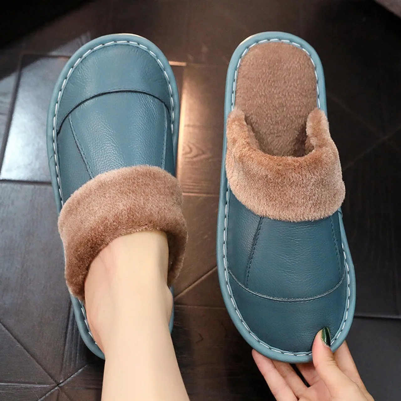 Winter New Thick Leather Cover Toe Warm Breathable Woman Man Couple Household Indoor Non-slip home Waterproof Slippers