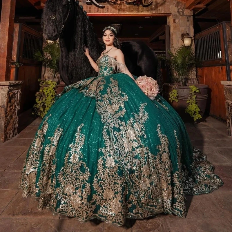 

Emerald Green Mexi Ball Gown Quinceanera Dresses Golden Appliques Lace Off Shoulder Sweet 16 Dress Lace-Up Vestidos De 15 Años