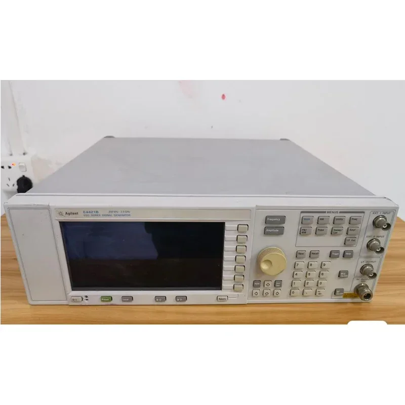 Agilent/ E4421B   Signal Generator, 250KHz-3GHz