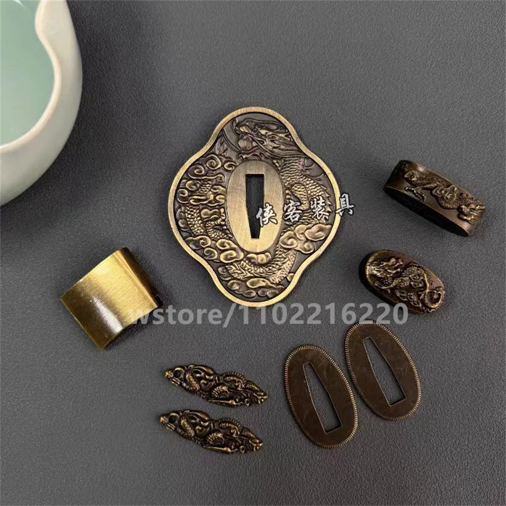 

Набор очень красивых сплавов Tsuba Handguard Fuchi Kashira Menuki Habaki Seppa для японского настоящего японского самурая Katana Sword Fittings