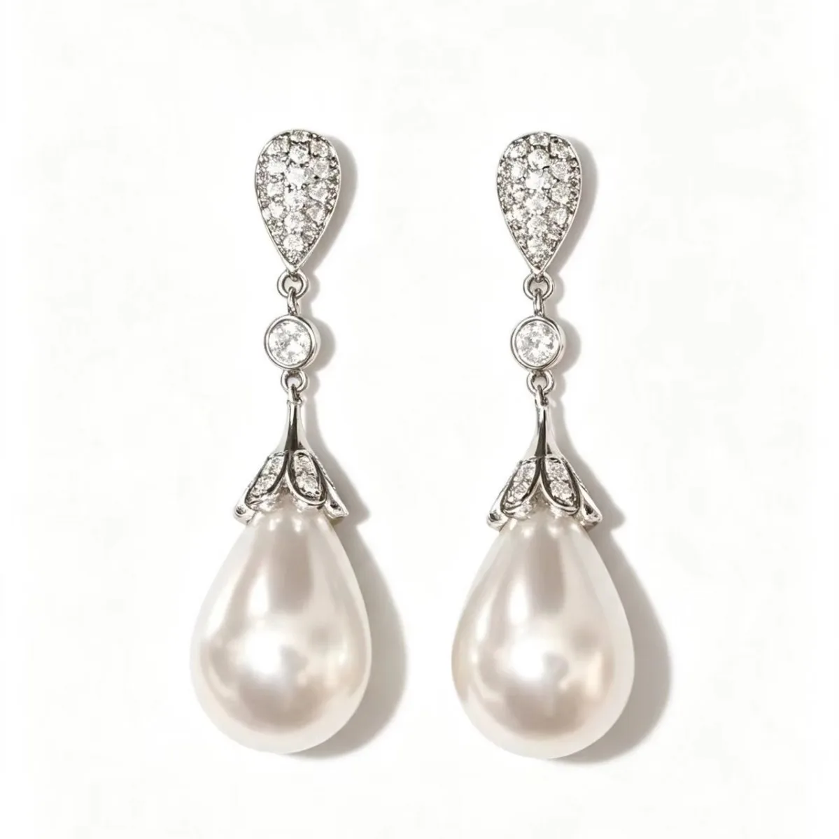 Luxury with a touch of elegance  Temperament Subtle design sense Star-studded version Simulated pearl effect  Alloy  Earring