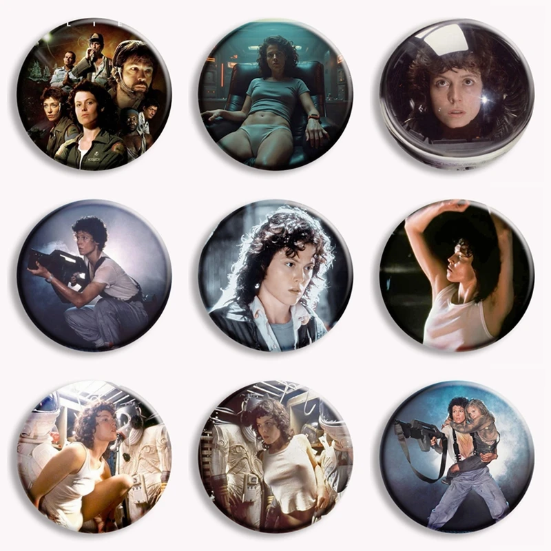 

Classic 1979 Alien Soft Button Pin Horror Sci-Fi Movie Ellen Ripley Sigourney Weaver Brooch Badge Bag Decor Jewelry Fans Gifts