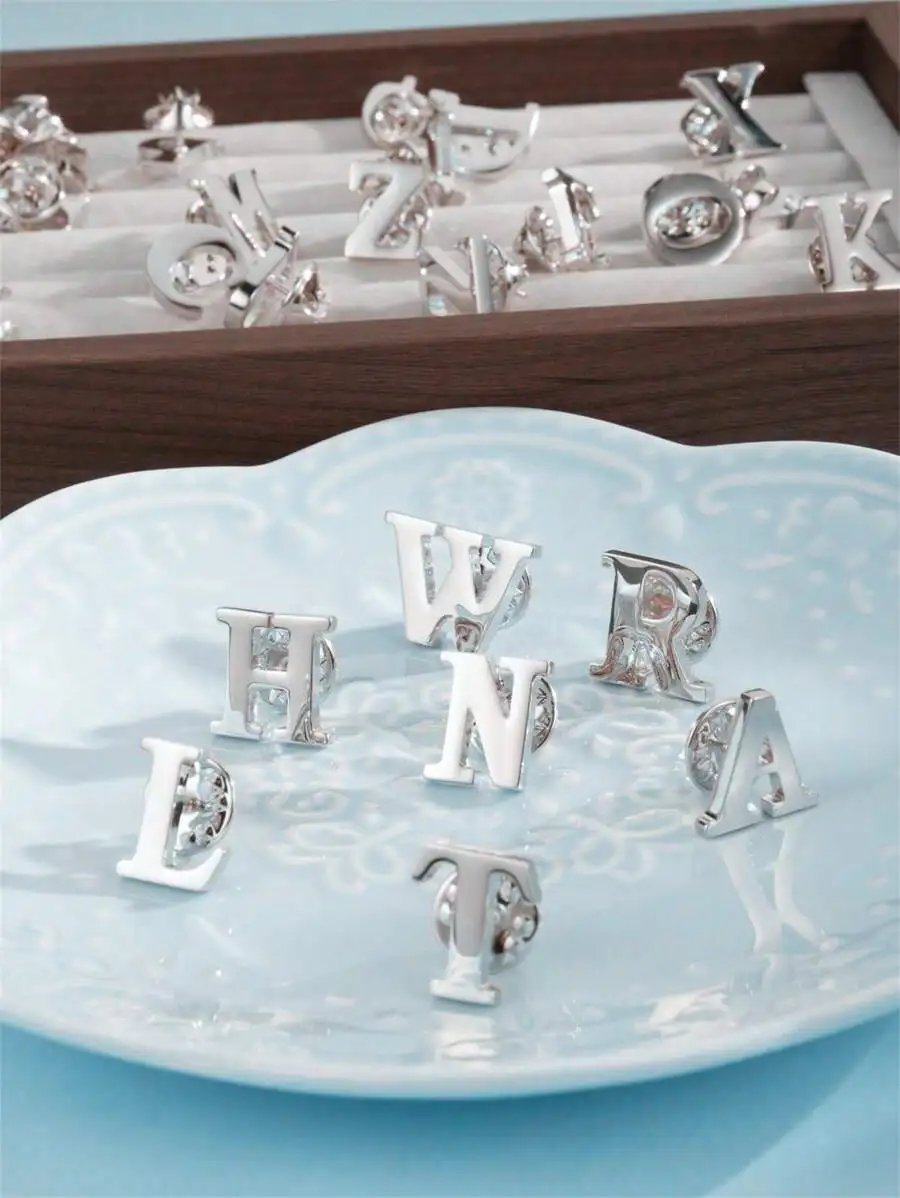 

1 Piece Elegant Silver-Tone 26 Alphabet Letter Pin For Men And Women Casual Accessory