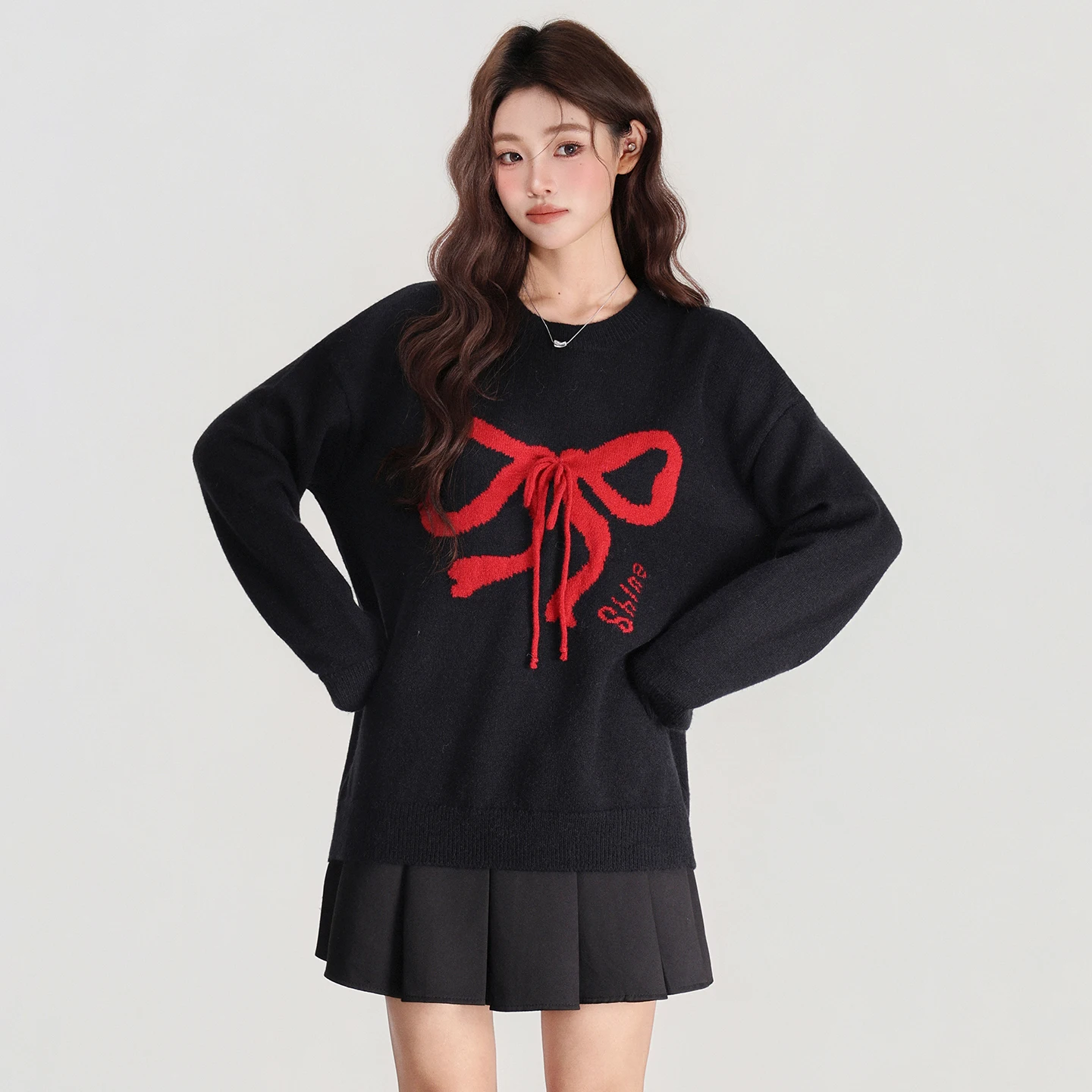 فيونكة سوداء برقبة دائرية، سترة صوفية ناعمة ولزجة لتقليل العمر، سترة نسائية فضفاضة وكسول جديدة للخريف والشتاء