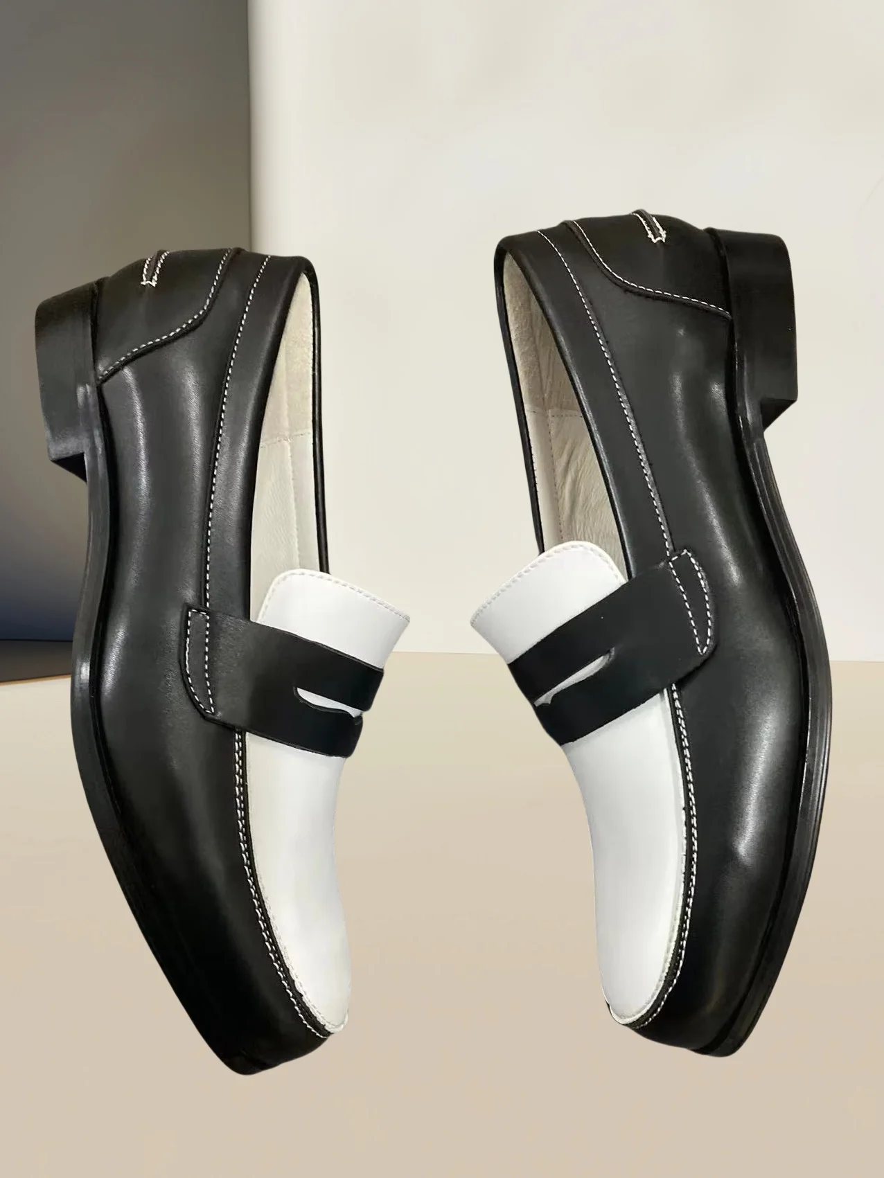 

2025 Spring New Black White Matching Color Round Toe Flat Classic Design Elegant Men Leather Shoes Large Size Men's Casual Shoes