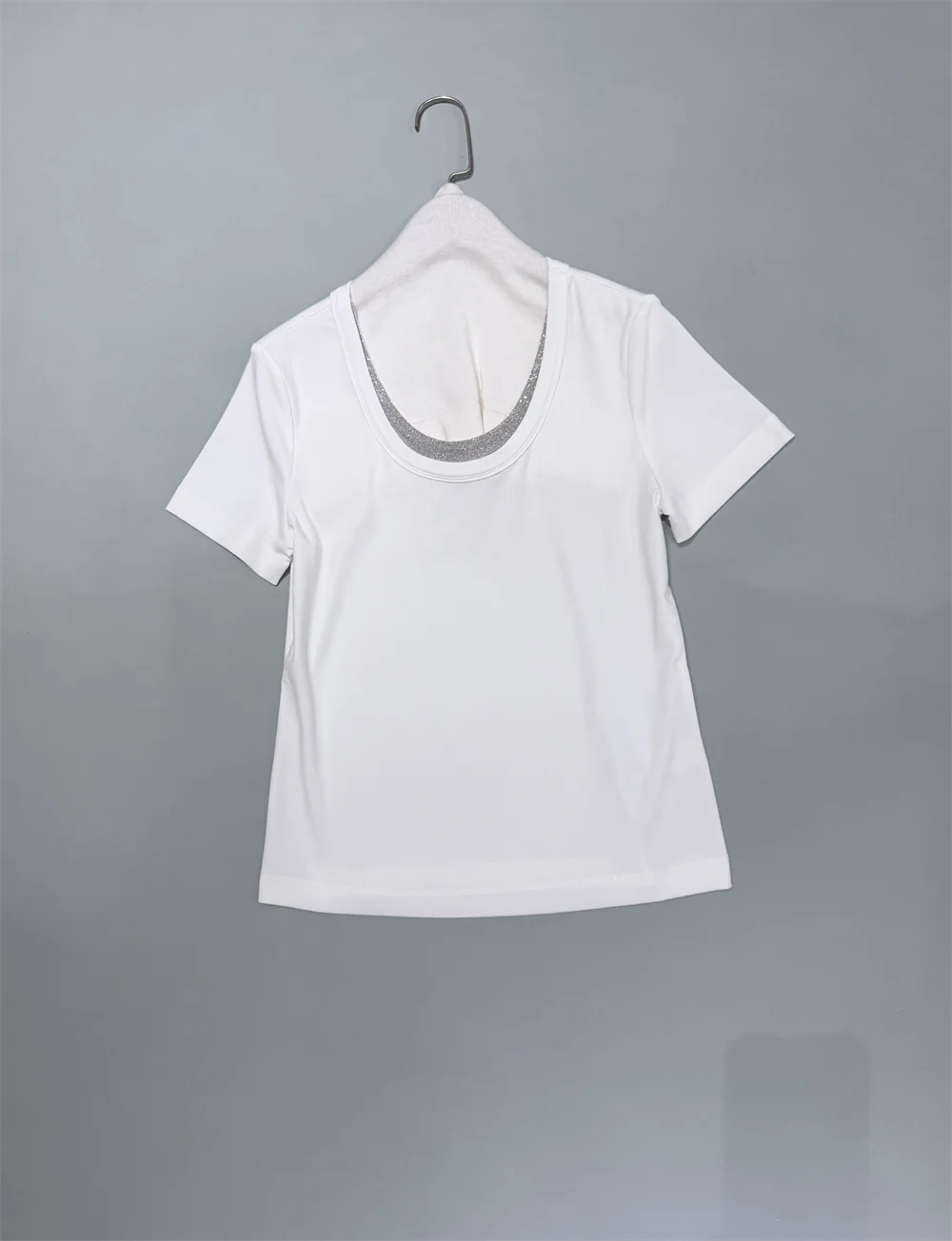 2026 Women's Clothes U-Neck Short-Sleeve T-Shirts Simple Elegant Heavy-Duty Beaded Chain Solid Color Top