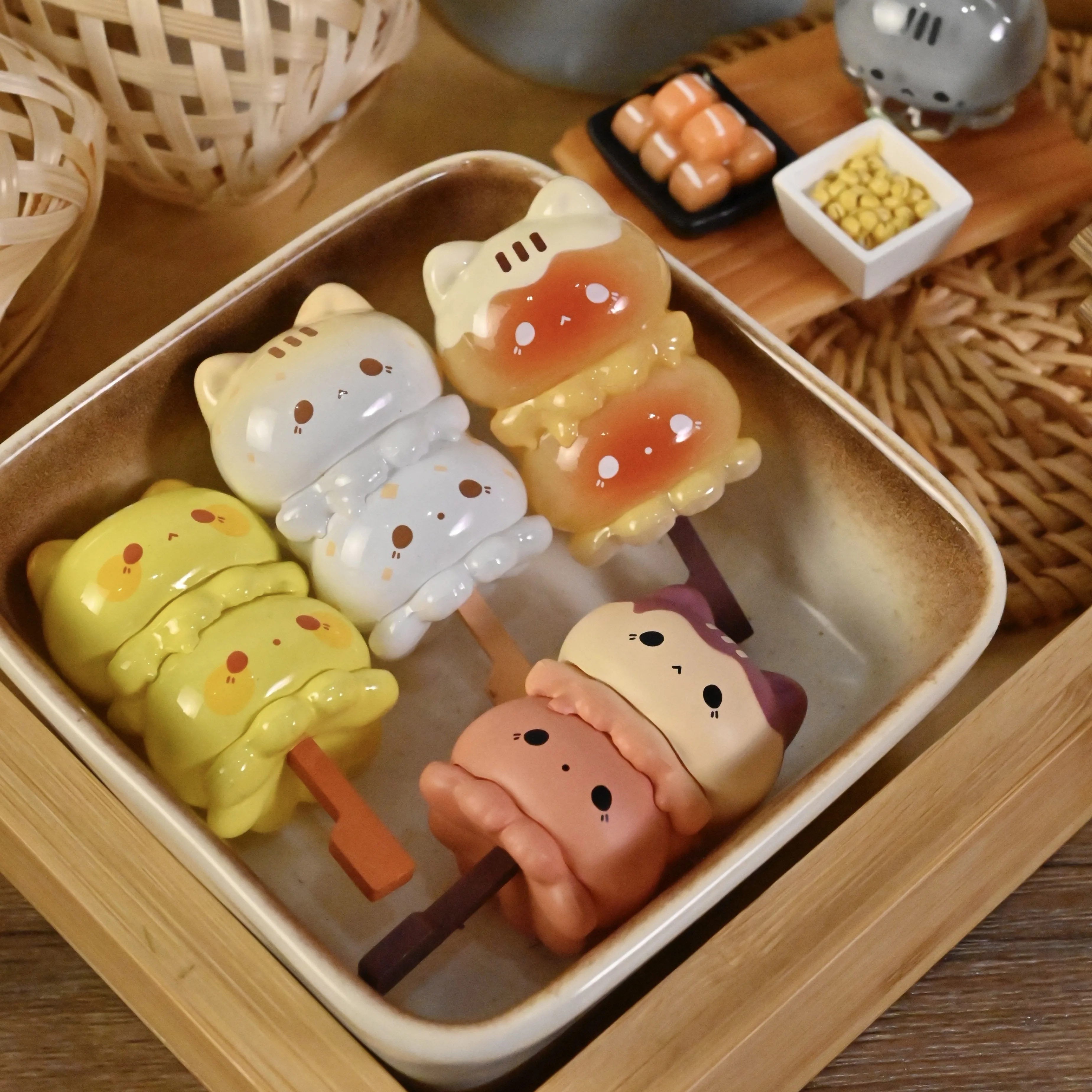 Caja ciega Oden de caramelo, polvo, Mustaa de fresa, 'Meow Meow', cuentas adorables, juguete coleccionable, figura temática de Anime